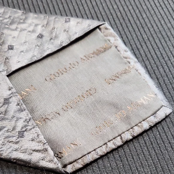 Giorgio Armani Gray Silk Tie Sophisticated Accessory